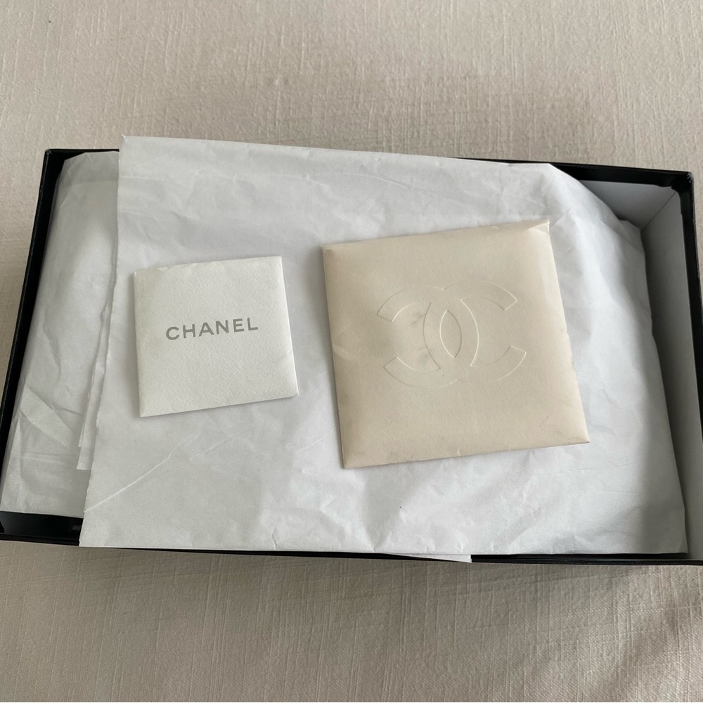 CHANEL Cream Peep-Toe Heels with Gold Chain - Picture 14 of 16